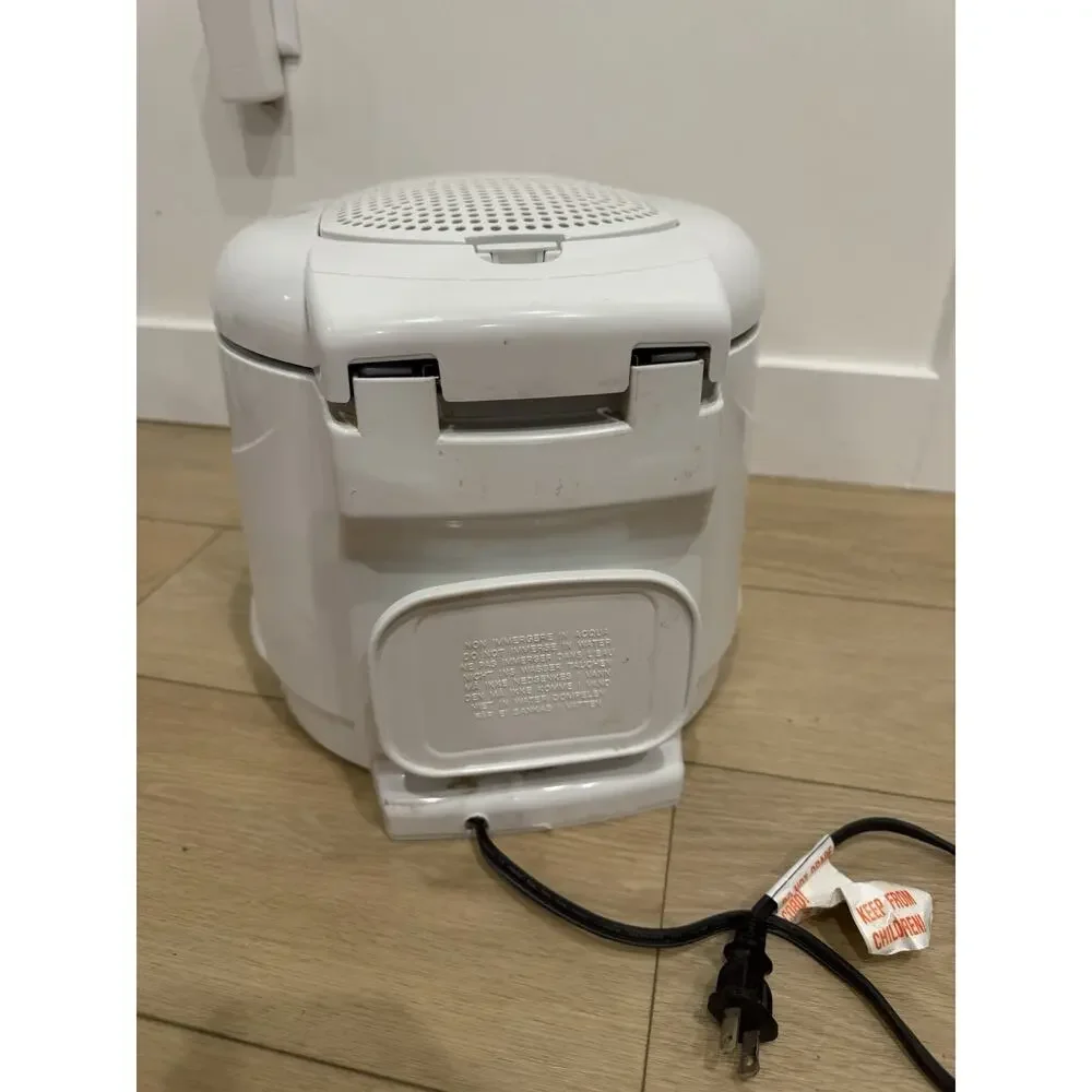 DeLonghi D670U Easy Clean Deep Fryer 1500W White Tested Working